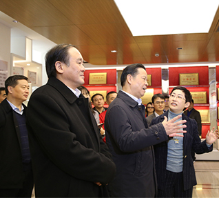 安徽省政协主席张昌尔、合肥市政协主席韩冰等领导一行莅临洽洽参观考察